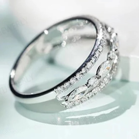 Sterling silver engagement ring - Picture 2 of 3